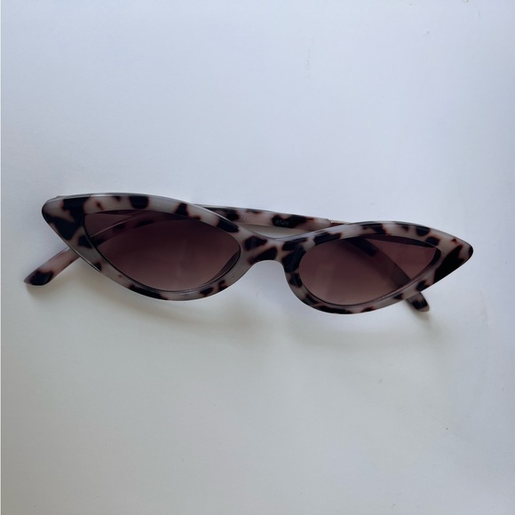 Topshop tortoiseshell small cat-eye sunglasses - Picture 2 of 5